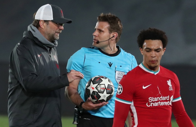 《灌篮高手》电影版内地首映 引中青年“集体怀旧”