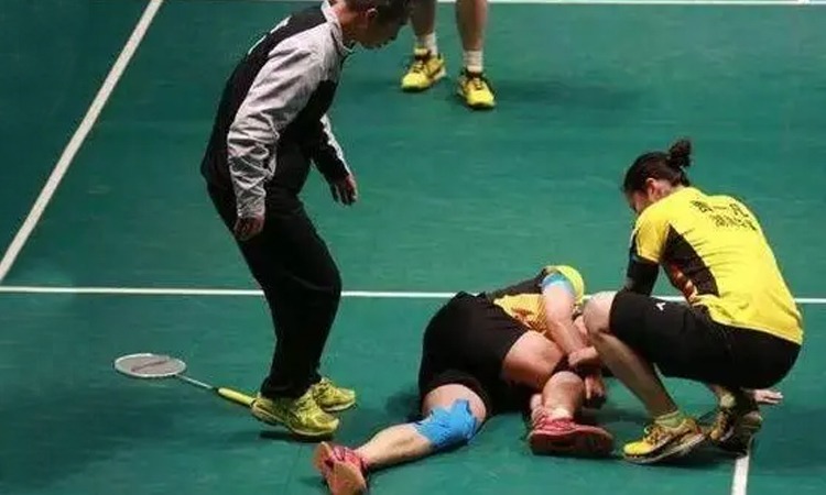 赚了！巴特勒抢断反击造杀伤 快船挑战成功取消犯规还拿到球权